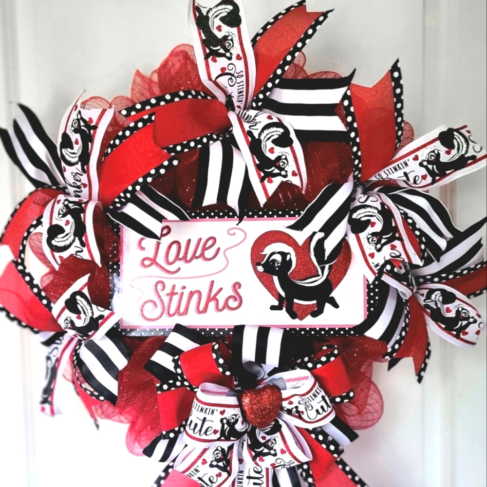 Love Stinks Wreath Deco Mesh Bows Humor Single Life Breakup Divorce